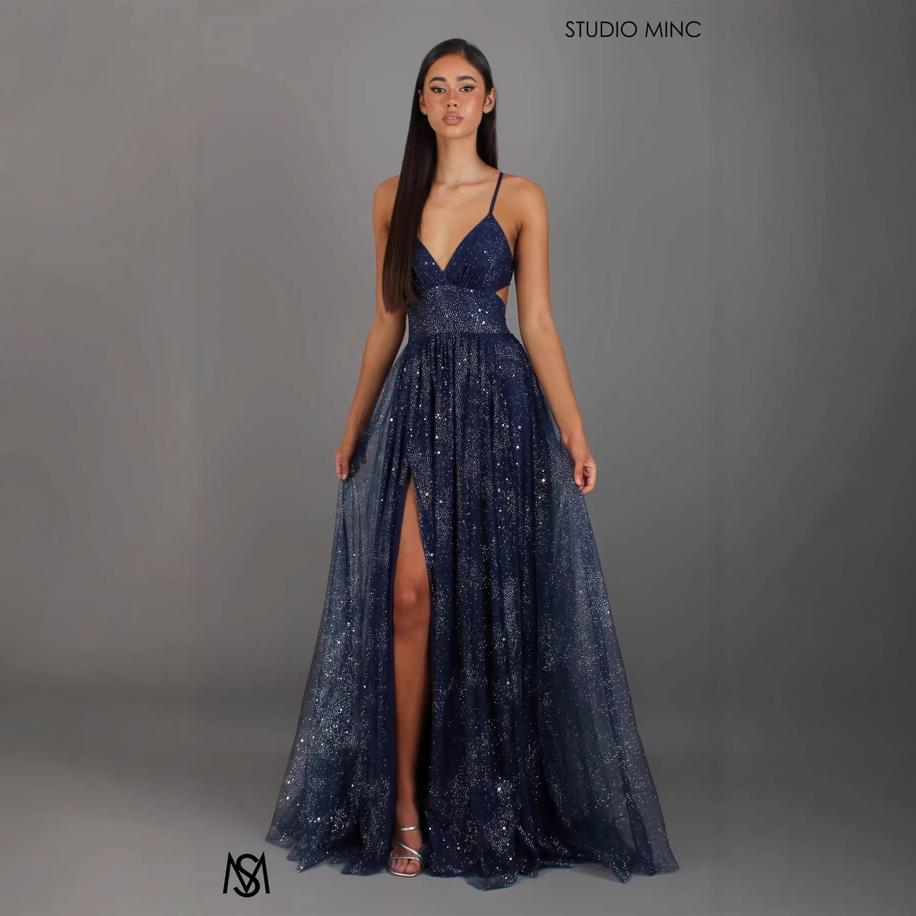 Womens Sleeveless Strapless Maxi Dress With A Flared Hem