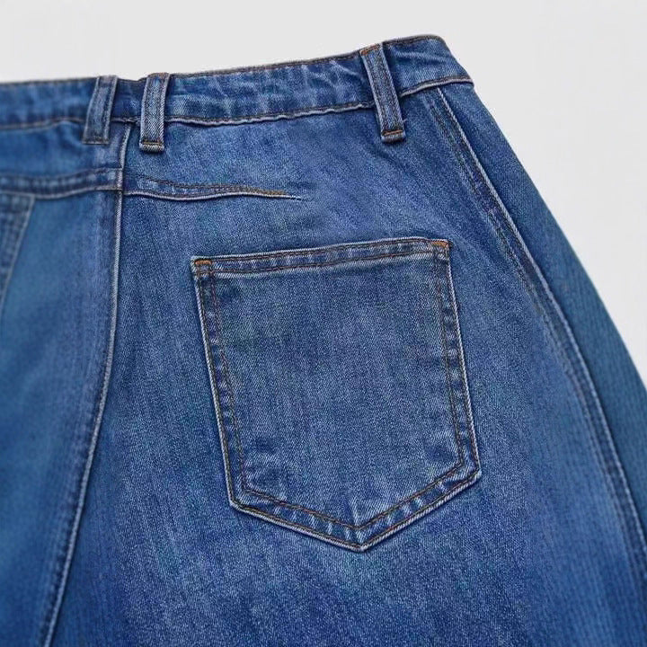 Women's Stitched Detail Patch Pocket Tapered Jeans