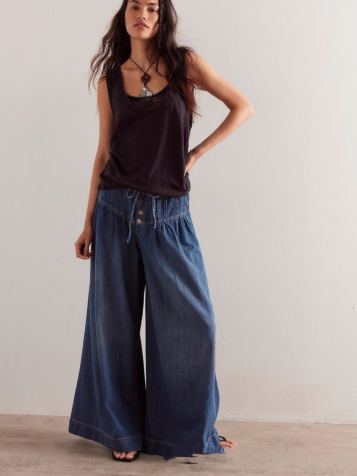 Women's Pleated Mid Waist Lace Up Loose Jeans
